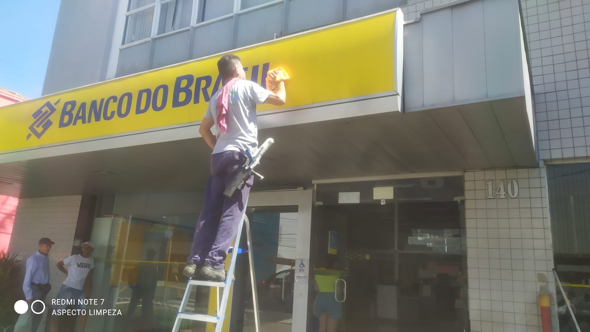 Banco do Brasil — limpeza de fachada e letreiro