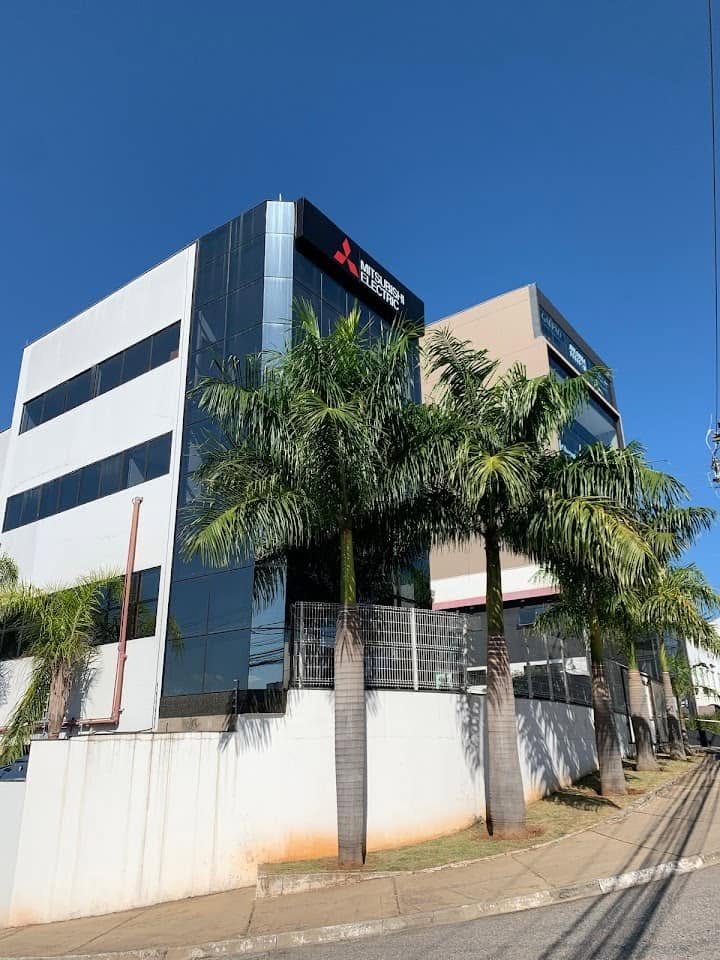 Mitsubishi Electric — fachada envidraçada
